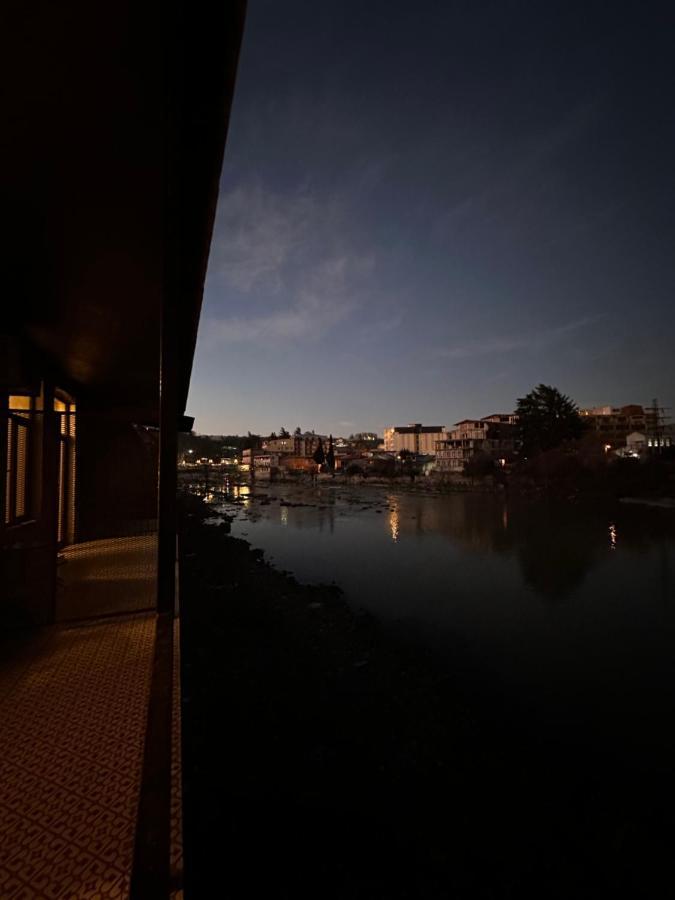 Apartment Riverside Kutaisi Exterior foto